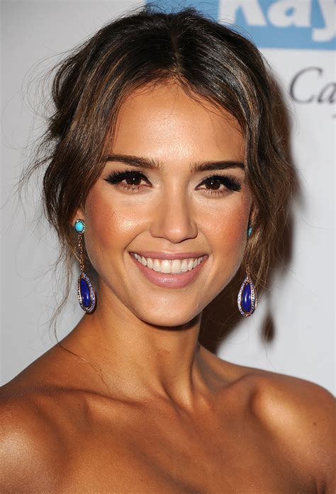 Jessica Albas Strategic Contouring And Heavy Black Eyeliner Made For