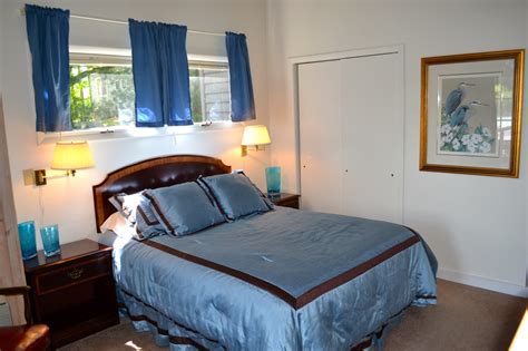 Aqua tiki is fully equipped with a licensed captain, bartender, complimentary beer & wine, soft drinks & water, a grill and. #4 Lakeside Guest Room - Lodging - Boundary Waters Resort