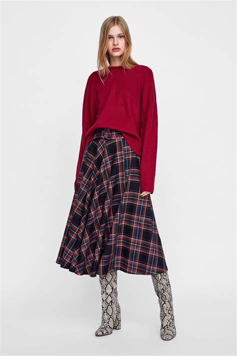 En asos encontrarás una amplia variedad de estilos, desde faldas de tull a faldas de flores. Image 1 of PLAID MIDI SKIRT from Zara | Moda con faldas ...