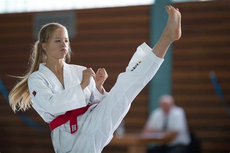 Pin By James Colwell On Karate Martial Arts Women Martial Arts Girl Women Karate