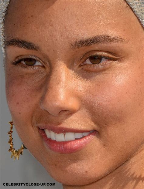 Alicia Keys Has Stopped Wearing Makeup What Do You Think • Rcelebs