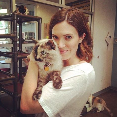 Mandy Moore Takes The Crazy Out Of Crazy Cat Lady Mandy Moore Crazy Cat Lady Crazy Cats