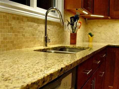 Venetian gold granite countertops and tile backsplash. New Venetian Gold Granite for the Kitchen Backsplash Ideas ...