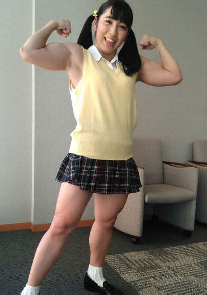 Japanese Muscle Idols Chun Li Cosplay Reminds You To Never Skip Leg
