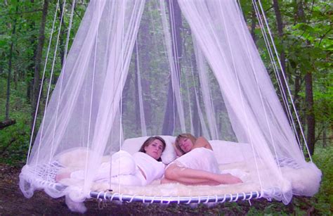 Outdoor beds need to be resistant to sun and to be waterproof, therefore the materials require special treatment. Dream Bed: Hammocks Meet Round Mattresses in This Hanging ...