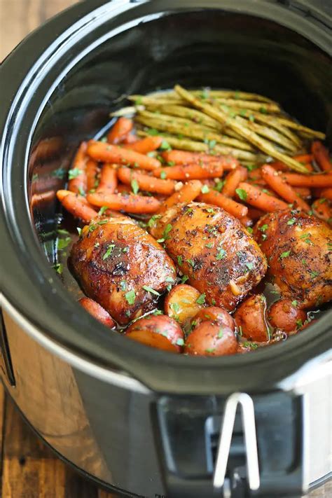 Slow Cooker Chicken Garlic And Honey On Vegetables