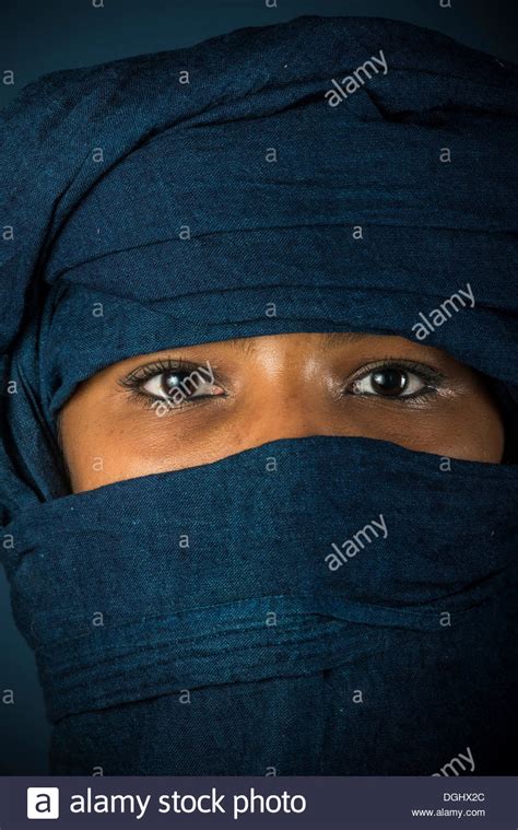 Tuareg Nomad Girl Hi Res Stock Photography And Images Alamy