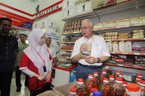 Beliau berkata, pendorong utama harga minyak masak di malaysia adalah harga minyak sawit mentah (cpo) dan sementara harga akan meningkat dengan cepat seiring dengan harga cpo, ia tidak akan turun. Subsidi Minyak Masak Akan Di Hapuskan Mulai Nov 2016