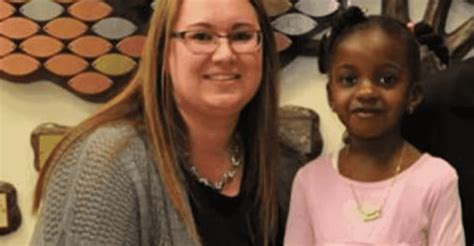 heroic 3 year old girl saves unresponsive mom by calmly asking 911