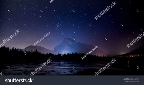 Frozen Vermillion Lake Mt Rundle Captured库存照片1091568554 Shutterstock