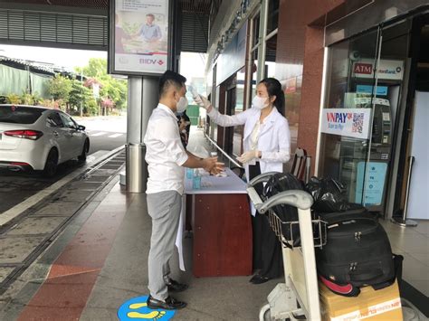 Mở zalo và quét mã qr Cảng HKQT Cam Ranh triển khai khai báo y tế điện tử bằng ...