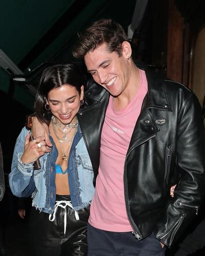 Dua lipa strips down to sparkly pink lingerie after making two outfit changes during her racy performance. Dua Lipa's Boyfriend Isaac Carew And Previous Relationship ...