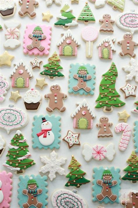 When working with royal icing, keep it covered with a damp paper towel when cookie totes—keep things simple and fill a bright red paper sack with cookies, fold down the top and secure. Simple Royal Icing Designs - cookie ideas