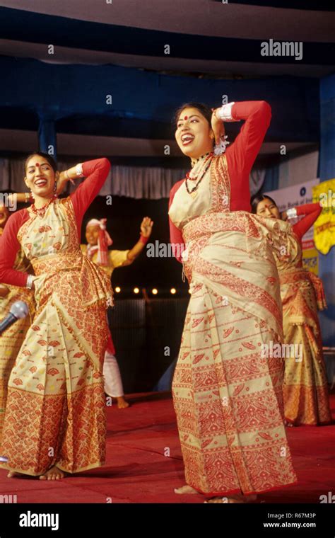 Folk Dance Woman Performing Bihu Dance Assam India Stock Photo Alamy