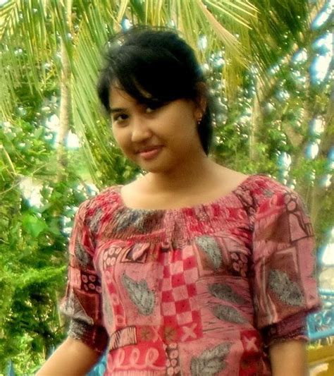 Toko Sehat Wajah Cantik Gadis Makassar