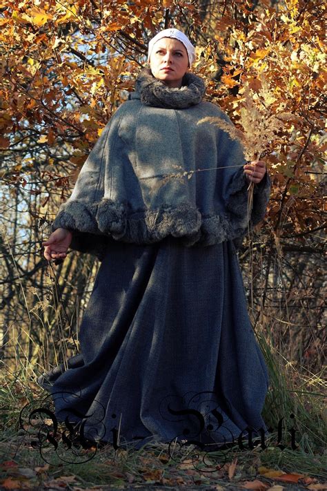 mi-parti-cape-medieval-women,-historical-costume,-fantasy-costumes
