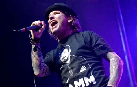 Slipknot S Corey Taylor Thinks Rock And Roll Hall Of Fame Is A Pile Of Garbage