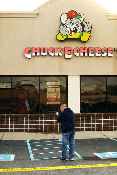 Police Investigating Shooting Outside Chuck E Cheese Police And Fire