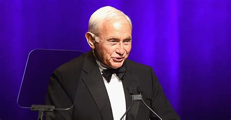 Lex Wexner Reshapes 10 Billion Fortune With Selling Spree Crain S
