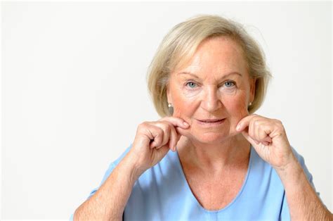 How To Get Rid Of Jowls Without A Facelift Plastic Surgeons Say Jowl