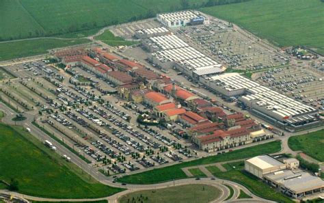 Safe and secure online booking and guaranteed lowest rates. Fidenza Village: 13 anni di foto dall'alto - la Repubblica
