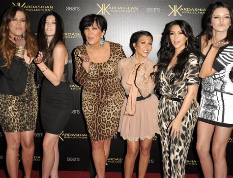 Captan Al Padrastro De Las Kardashian Como Toda Una Mujer El Hit