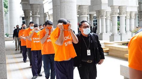 Jumlah extra yang perlu dibayar kerana buat loan : Beli kereta dan mostosikal mewah secara tunai, 3 anggota ...