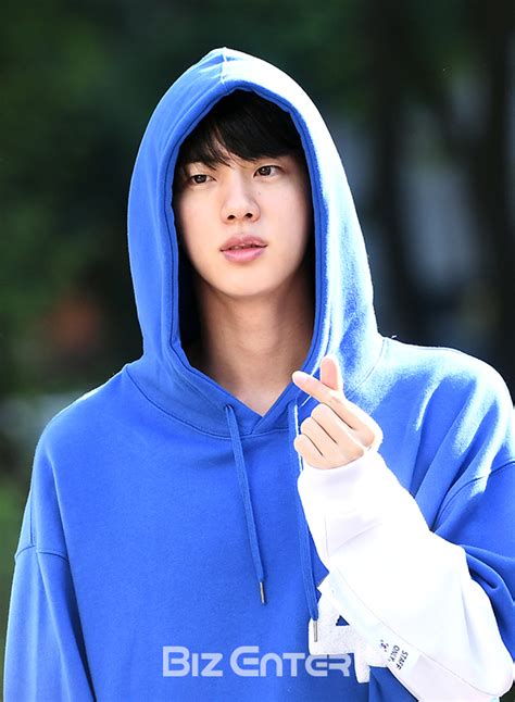 방탄소년단 (bts) ´fake love´ (in korean). BZ포토 방탄소년단 진, 청초한 손하트 - 이투데이