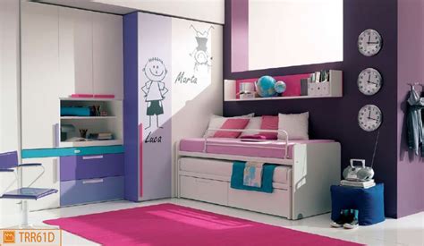 Vendo cameretta a ponte color crema /begie con doppio letto a cassettone e armadio ad armadio e 4 cassetti con scrivania estraibile. Letti duetto, cabina e scrittoio estraibile