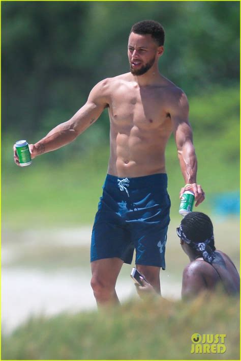 Shirtless Stephen Curry Hits The Beach With Wife Ayesha Photo 3918195