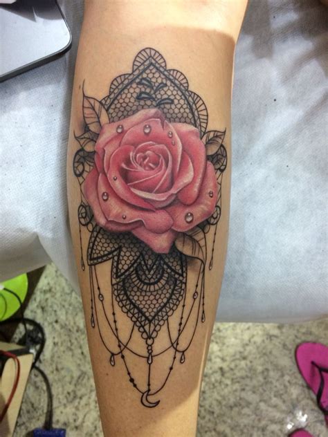Beautiful side tattoo with pink roses, lace and mandalas, done on woman's side. Rosa tattoo mandala renda !!! tatuando em Brasil curitiba ...