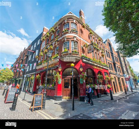 Crown And Anchor English Pub Restaurant Bar London England United