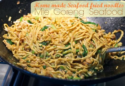 Ingin tahu cara membuat boba tea yang kekinian itu? Indonesian Medan Food: Membuat Mie Telur Sehat Cepat Lezat ( The Easy and Tasty Noodles )