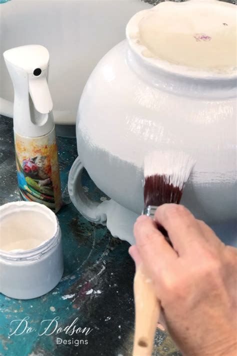 How To Paint Ceramic Vasepitcher Quick And Easy Ceramic Vases Diy