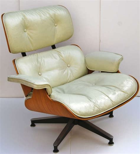 Shop charles and ray eames' iconic eames lounge chair collection and select from a range of armchairs and footstools. 4 Eames 670 Lounge Chairs in Cream Leather at 1stdibs