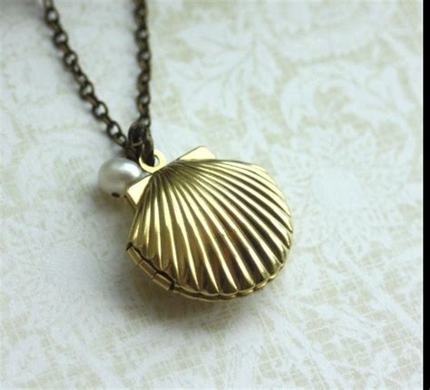This Handmade Locket Features A Sea Shell Locket A Beautiful Vintage