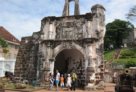 Kota a famosa dibina sebaik sahaja portugis berjaya menawan melaka pada tahun 1511. Porta di Santiago (A Famosa) - Nella Terra di Sandokan