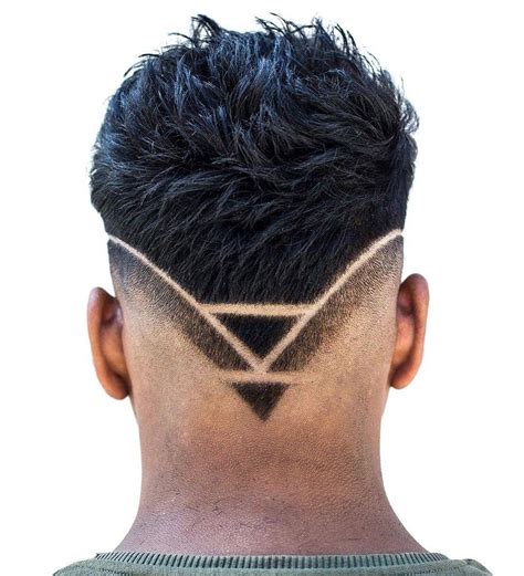 Como joyas, llevó unos pendientes de. Diseños Degradado Corte De Pelo Hombre 2020