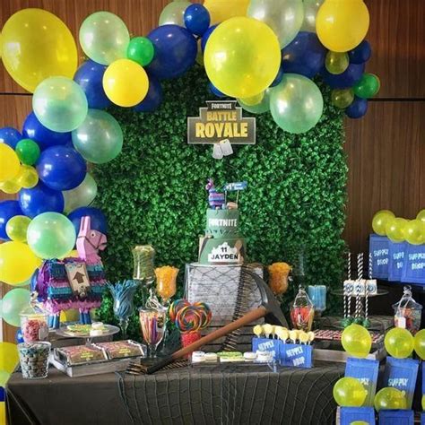 Se trata de un juego que, normalmente, se suele hacer en fiestas de jóvenes y adolescentes que quieren experimentar con los besos y con los primeros contactos físicos. Las mejores ideas para una fiesta de Fortnite en 2019 ...