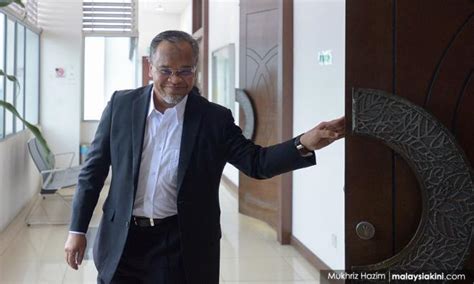 Check spelling or type a new query. Bekas timbalan presiden PAS lepas 16 pertuduhan pecah amanah