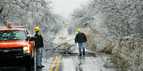 Central Us Reeling From Ice Storms The New York Times