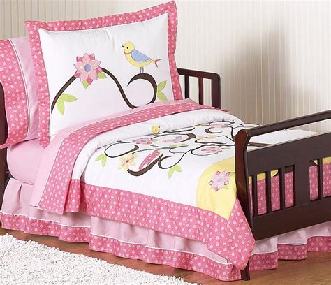 Most crib bedding sets do include a fitted sheet along with a quilt, bumper, bed skirt and decorative pillows. Endearing Bedroom Ideas for Your Dearest Kid with Full ...