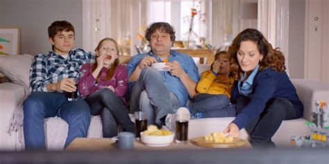 Zondag met lubach stopt ermee. De marketingmix van Jumbo: televisie en online zijn samen ...