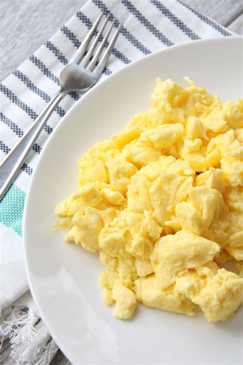 How To Make Perfect Fluffy Scrambled Eggs My Mommy Style Recipe In