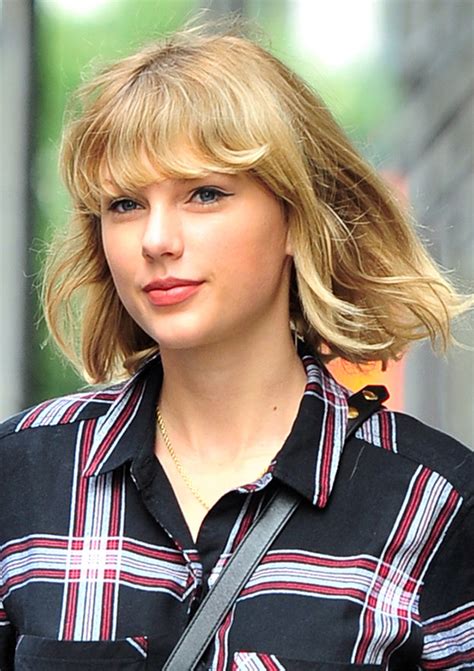 Taylor Swift Without Makeup — See The Singers Makeup Free