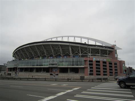Once inside, moving around the concourses and the stadium is an absolute breeze. CenturyLink Field - StadiumDB.com