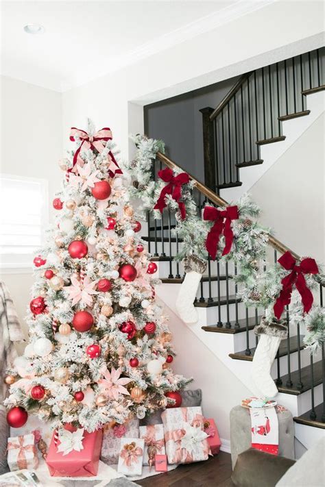 La serie de teclas iluminadas se genera aleatoriamente, por eso el juego es infinito y puedes jugar tantas veces como quieras. decoracion de arbol de navidad blanco con rojo - Ideas ...