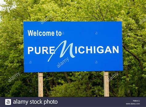 Michigan State Welcome Sign Welcome Sign 50 States Of Usa Michigan