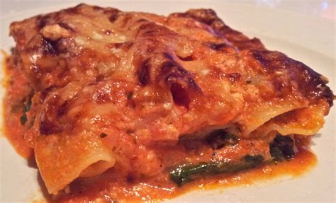 Cannelloni Met Ricotta Spinazie En Tomatensaus Cannelloni Recept