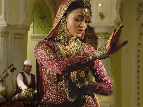 Aishwarya Rai Bachchan Beautiful Dance Pose Aishwarya Rai Bachchan